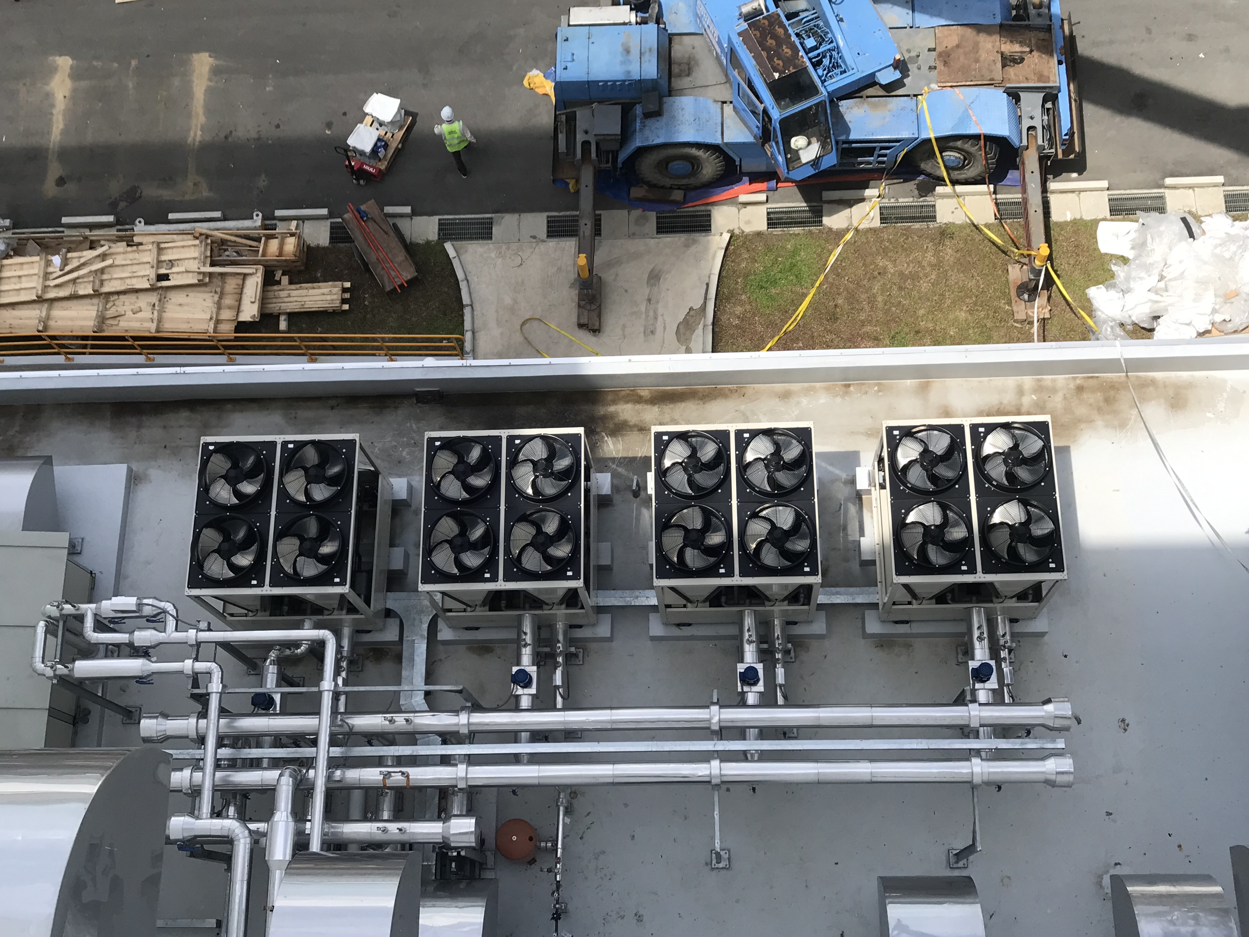 Lắp đặt đường ống lạnh- Chiller